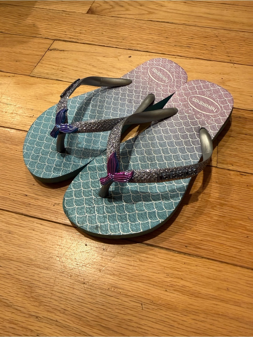 Havaianas girls Glitter Mermaid-Scale Flip Flops in Teal & Purple